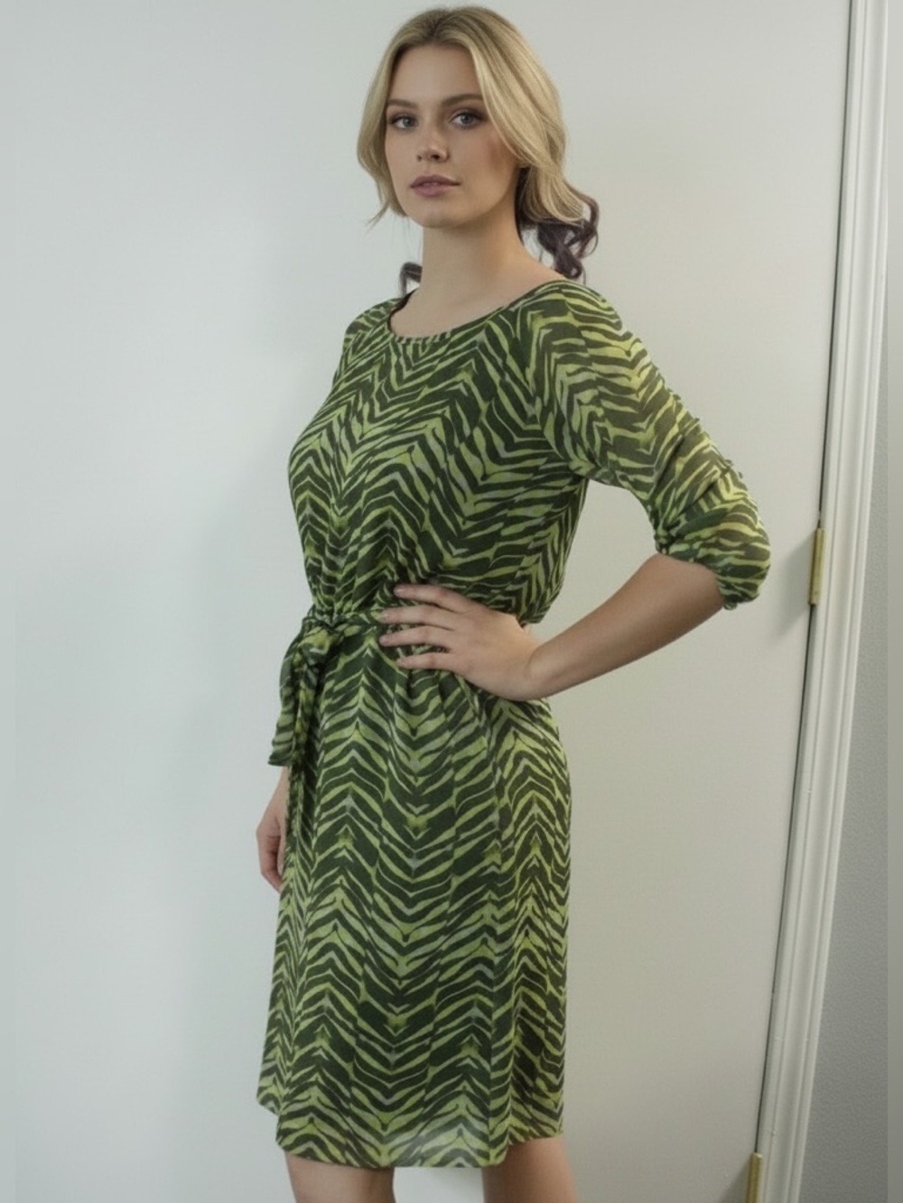 5 for $25!! Banana Republic Vintage Green Zebra Print Belted Dress Size 4